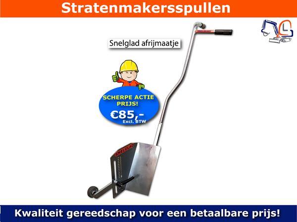 Grote foto afreien egaliseren snelglad strak vlak zandbed tuin en terras tuingereedschap