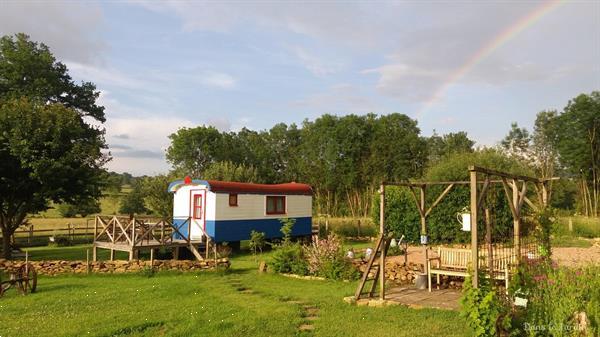 Grote foto roulottes dans le jardin bourgogne vakantie frankrijk