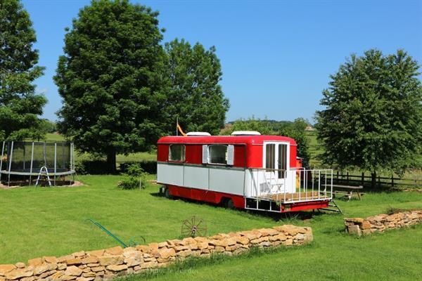 Grote foto roulottes dans le jardin bourgogne vakantie frankrijk