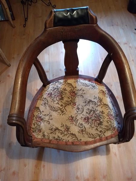 Grote foto antieke kappersstoel met verstelbare hoofdsteun antiek en kunst stoelen en banken