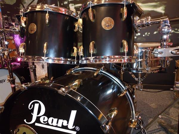 Grote foto pearl 50th anniversary masters drumkit zwart. muziek en instrumenten drumstellen en slagwerk
