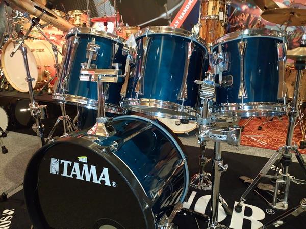 Grote foto tama artstar es drumkit uitgebreide rock set . muziek en instrumenten drumstellen en slagwerk