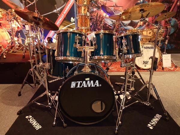 Grote foto tama artstar es drumkit uitgebreide rock set . muziek en instrumenten drumstellen en slagwerk