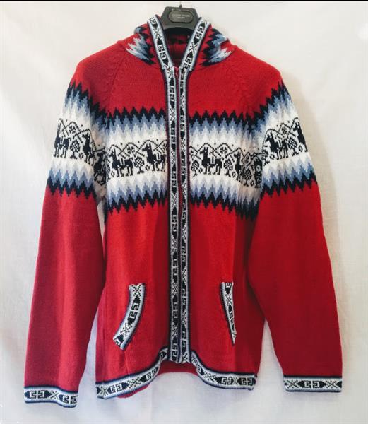 Grote foto rode alpacavest peru alpacatruien kleding heren truien en vesten