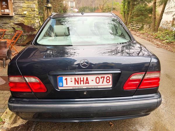 Grote foto top mercedes 1900 auto mercedes
