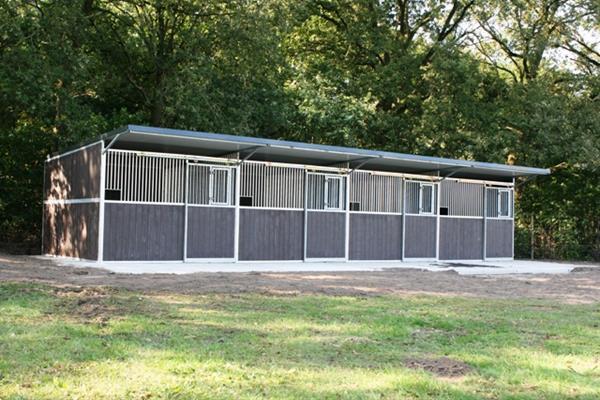 Grote foto paardenboxen buitenboxen buitenstal buitenstalling dieren en toebehoren stalling en weidegang