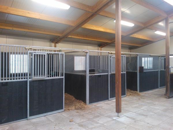 Grote foto paardenboxen paardenbox paardenstal paardenstallen dieren en toebehoren stalling en weidegang