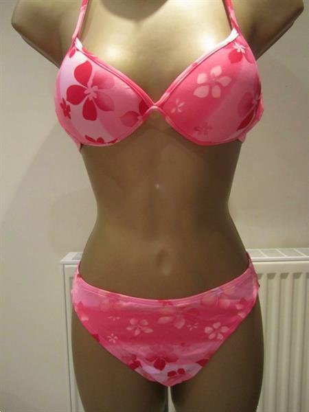 Grote foto fuchsia voorgevormde bikini met slip en pareo kleding dames ondergoed en lingerie