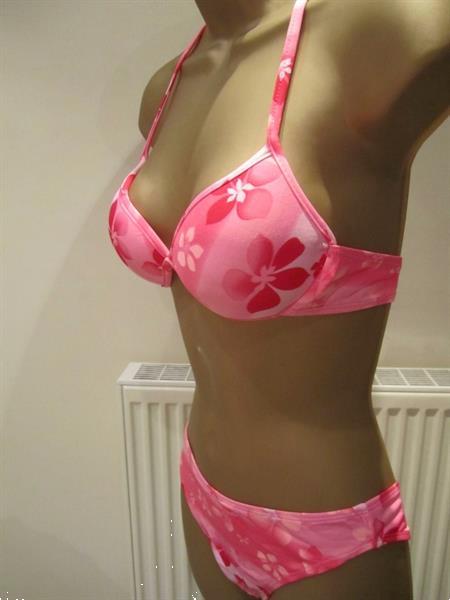 Grote foto fuchsia voorgevormde bikini met slip en pareo kleding dames ondergoed en lingerie
