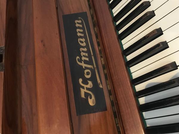 Grote foto licht bruine hoffmann piano muziek en instrumenten piano en vleugels