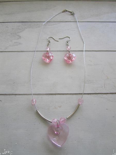 Grote foto set oorbellen en halsketting met roze hartje sieraden tassen en uiterlijk juwelen voor haar