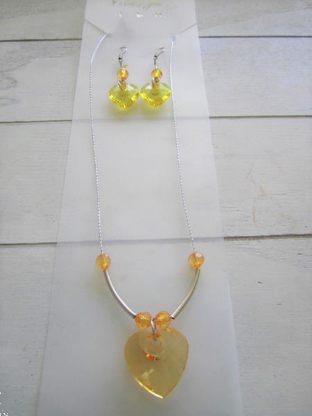 Grote foto set oorbellen en halsketting met goudgeel hartje sieraden tassen en uiterlijk juwelen voor haar