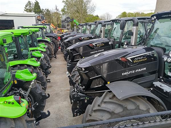 Grote foto deutz tym 25 tot 250pk knikladers wagens machines agrarisch tractoren