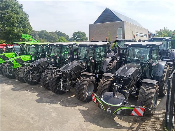 Grote foto deutz tym 25 tot 250pk knikladers wagens machines agrarisch tractoren