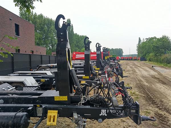 Grote foto deutz tym 25 tot 250pk knikladers wagens machines agrarisch tractoren