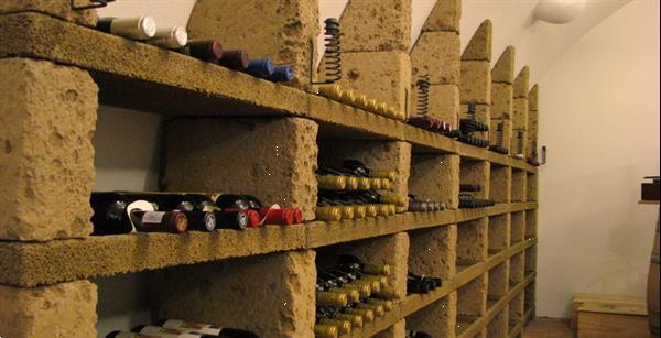 Grote foto authentiek stenen wijnrek sandyline tufsteen huis en inrichting overige huis en inrichting