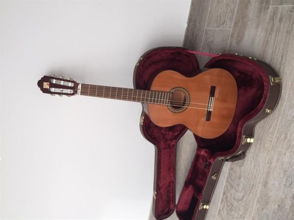 Grote foto gitaar alhambra met koffer muziek en instrumenten gitaren akoestisch