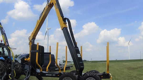 Grote foto bos uitrijkaar oniar van 17 ton agrarisch bosbouw