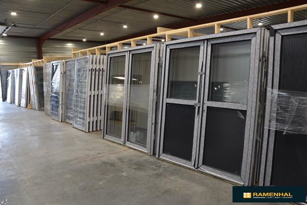 Grote foto ramen deuren schuiframen stockverkoop ramenhal doe het zelf en verbouw kozijnen en schuifpuien