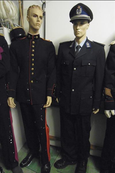 Grote foto allerhande militaria uniformen verzamelen militaria algemeen