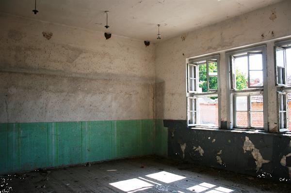 Grote foto een schoolgebouw te koop in het dorp razdel bedrijfspanden bedrijfsruimte te koop