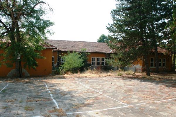 Grote foto een schoolgebouw te koop in het dorp razdel bedrijfspanden bedrijfsruimte te koop