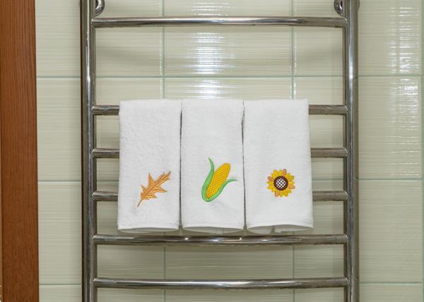 Grote foto festelijke handdoek als kado of decoratie huis en inrichting badtextiel