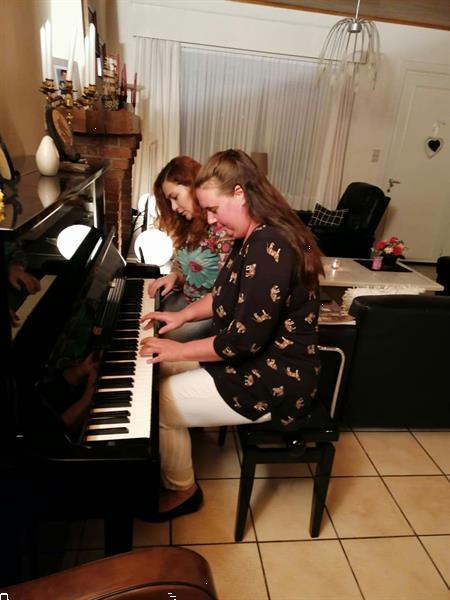 Grote foto pianoles met natalia diensten en vakmensen muziekles en zangles