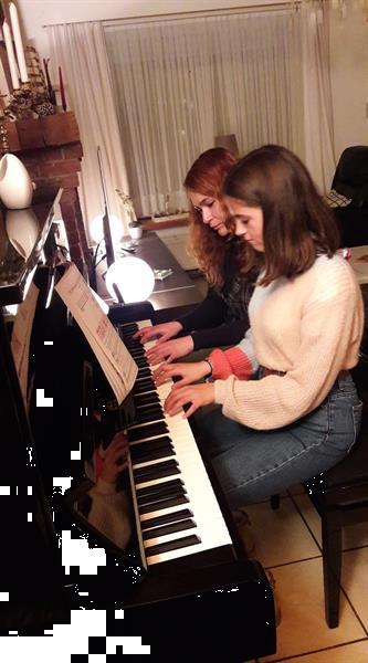 Grote foto pianoles met natalia diensten en vakmensen muziekles en zangles