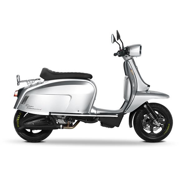 Grote foto scooter scomadi tt 125cc fietsen en brommers scooters