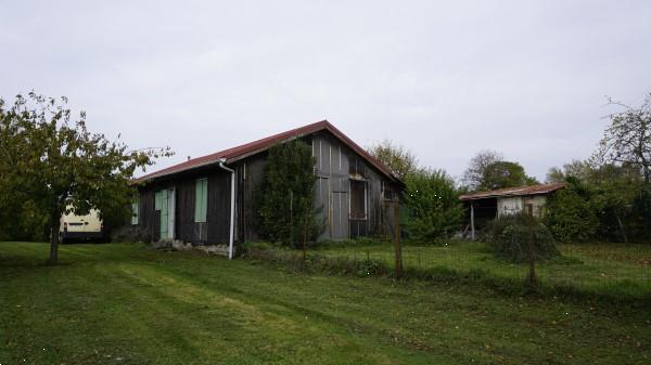 Grote foto houten huis met ca. 5000m2 grond aan bosrand caravans en kamperen stacaravans