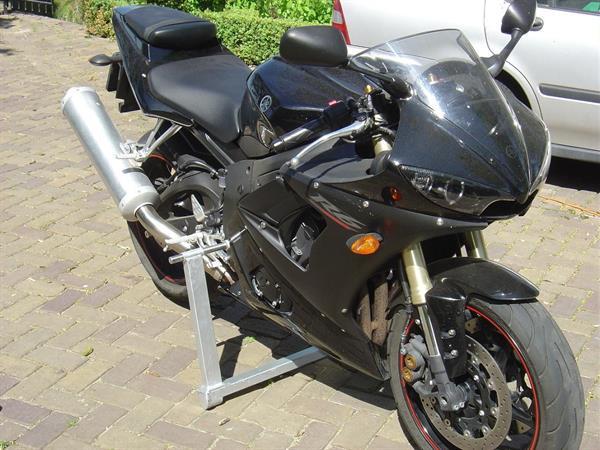 Grote foto yamaha r6 paddockstand ideaal ivm winterstalling motoren onderhoudsmiddelen