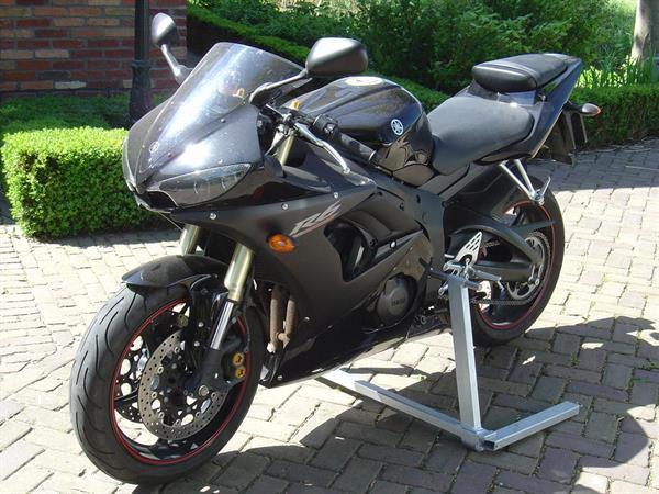 Grote foto yamaha r6 paddockstand ideaal ivm winterstalling motoren onderhoudsmiddelen