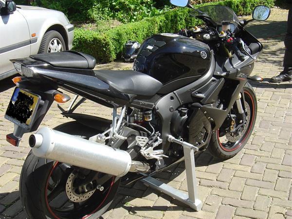 Grote foto yamaha r6 paddockstand ideaal ivm winterstalling motoren onderhoudsmiddelen