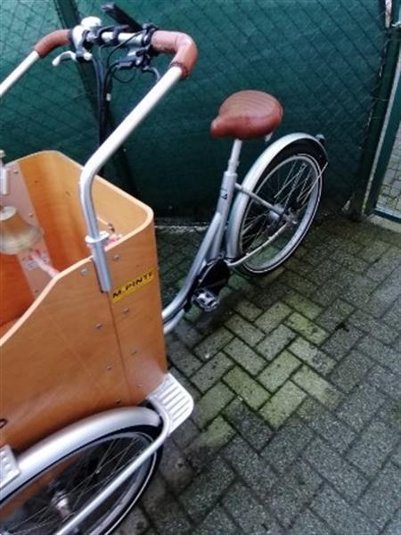 Grote foto nieuwe bakfiets fietsen en brommers driewielers
