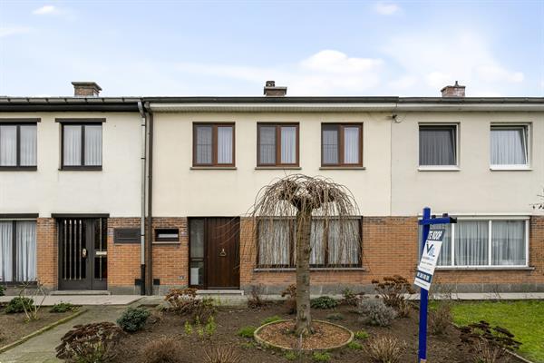 Grote foto gerenoveerde gesloten woning met terras en garage huizen en kamers tussenwoningen