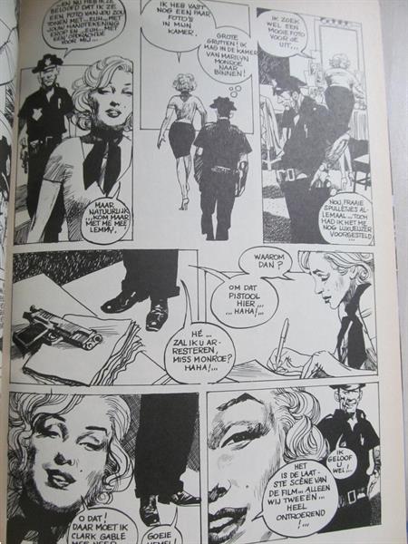 Grote foto de 4 eerste exemplaren van stripblad uitverkocht boeken stripboeken