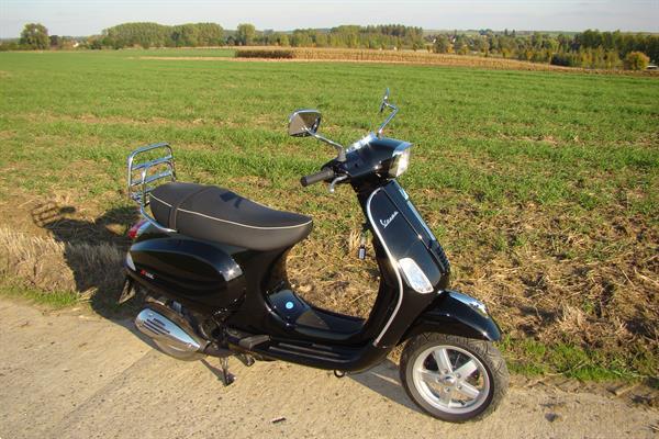 Grote foto vespa piaggio motoren piaggio