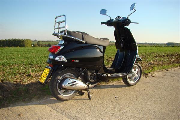 Grote foto vespa piaggio motoren piaggio