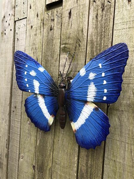 Grote foto vlinder geheel metaal en vol in kleur. tuin en terras sierplanten
