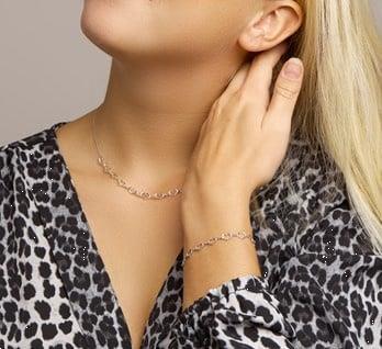 Grote foto zilveren collier met opengewerkte hartvormige schakels kleding dames sieraden