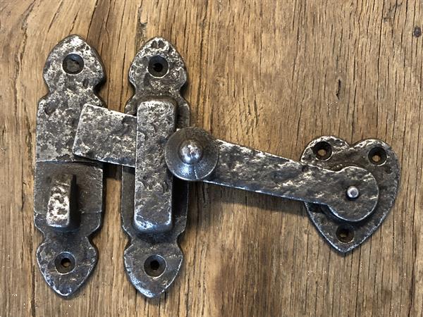 Grote foto valslot poortslot rustiek gegoten metaal zeer fraai tuin en terras overige tuin en terras
