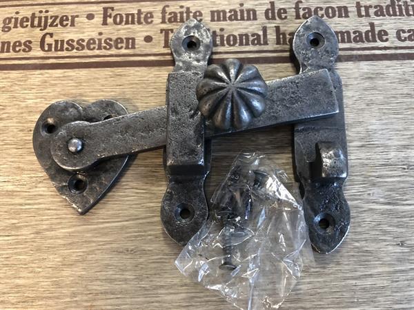 Grote foto valslot poortslot rustiek gegoten metaal zeer fraai tuin en terras overige tuin en terras