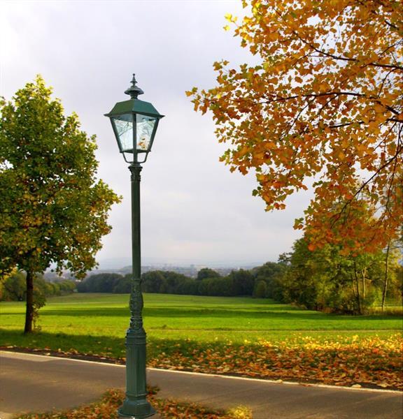 Grote foto grote retro tuinlamp antieke parklamp landelijke tuinlam tuin en terras verlichting