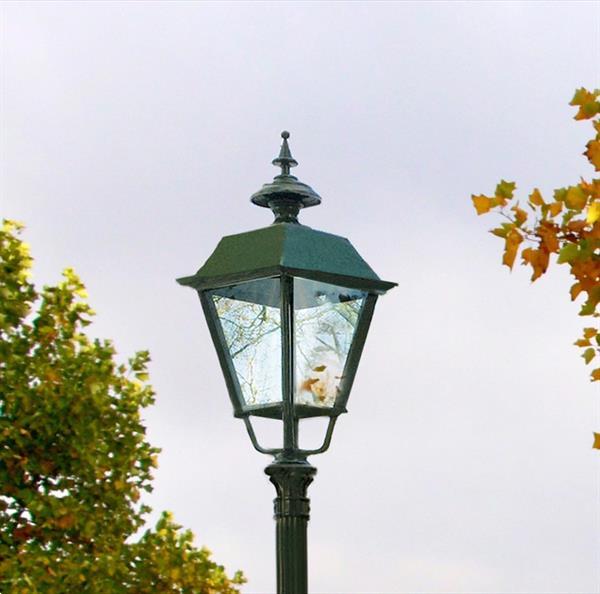 Grote foto grote retro tuinlamp antieke parklamp landelijke tuinlam tuin en terras verlichting