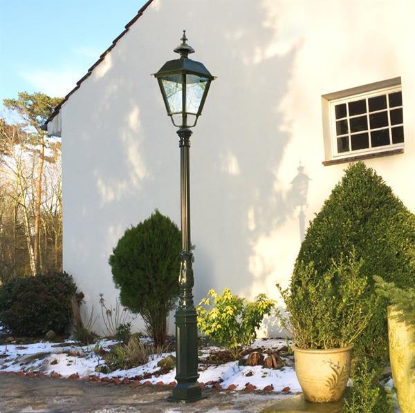 Grote foto grote retro tuinlamp antieke parklamp landelijke tuinlam tuin en terras verlichting