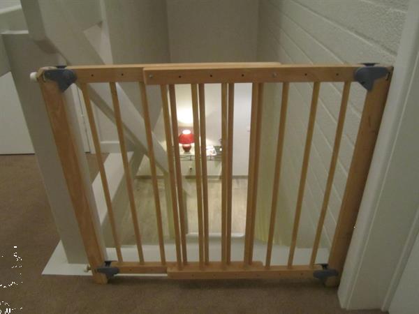 Grote foto kwalitatief houten traphek van pr maman kinderen en baby traphekjes