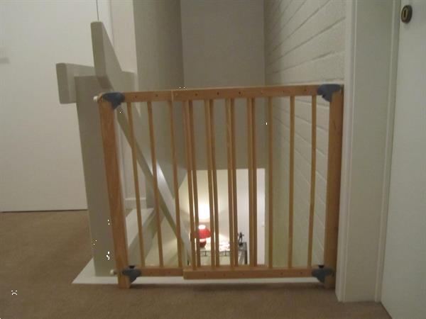Grote foto kwalitatief houten traphek van pr maman kinderen en baby traphekjes