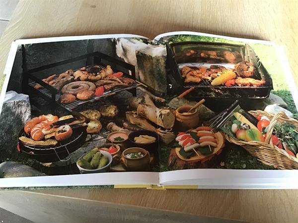 Grote foto drie kookboeken n met rundsvlees bbq top boeken kookboeken