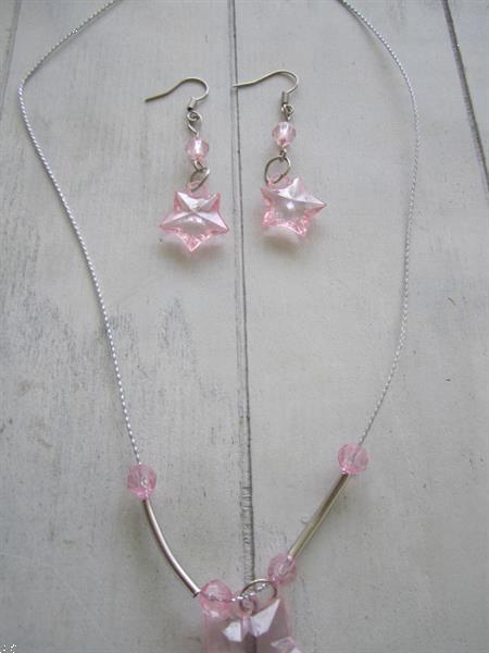 Grote foto set oorbellen en halsketting met roze sterretjes sieraden tassen en uiterlijk oorbellen